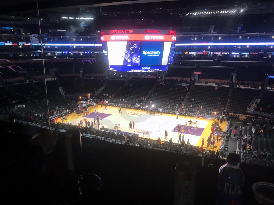 Charitybuzz: 2 Courtside Seats for Lakers-Wizards at STAPLES Center,  January 27, LA